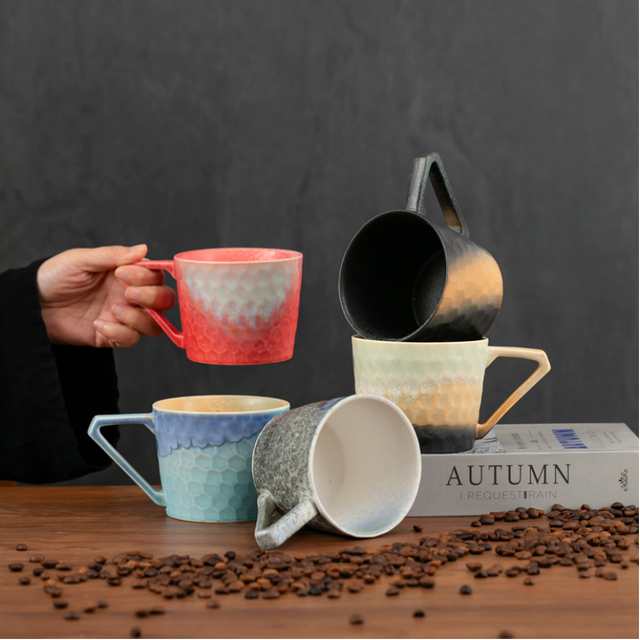 Contrasting color honeycomb coffee cup