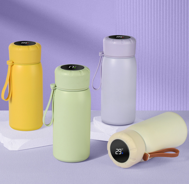 Smart Temperature-Regulating Insulated Cup