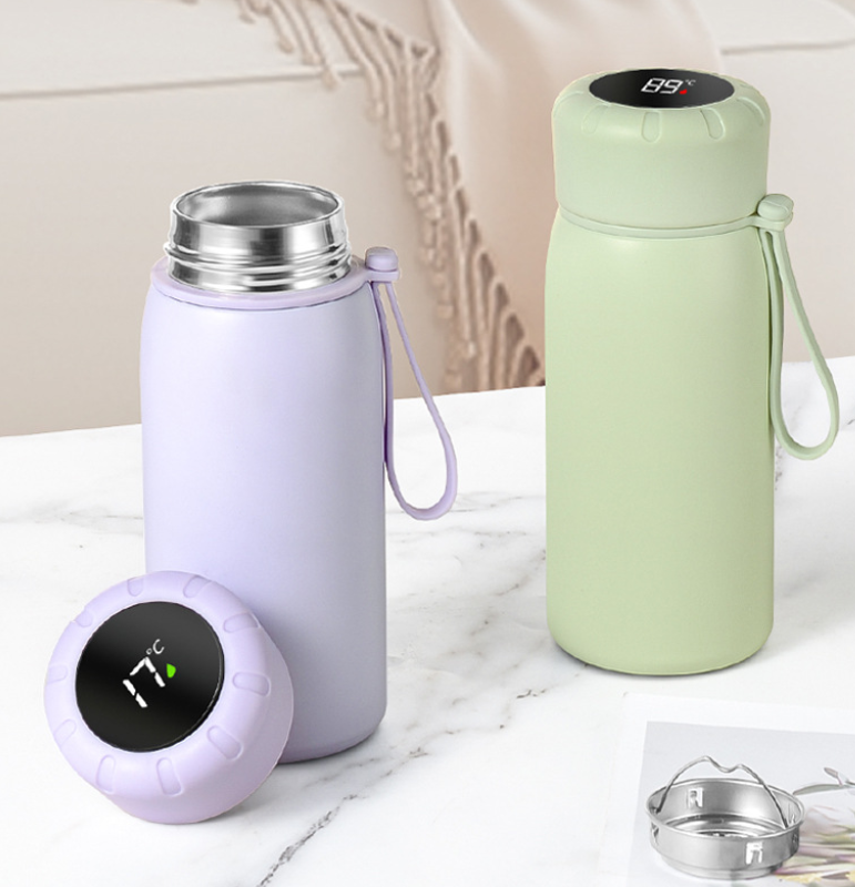 Smart Temperature-Regulating Insulated Cup